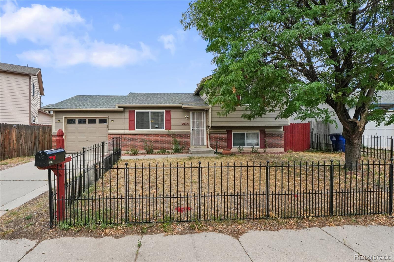 2045 Grosbear Ln, Colorado Springs, CO 80916