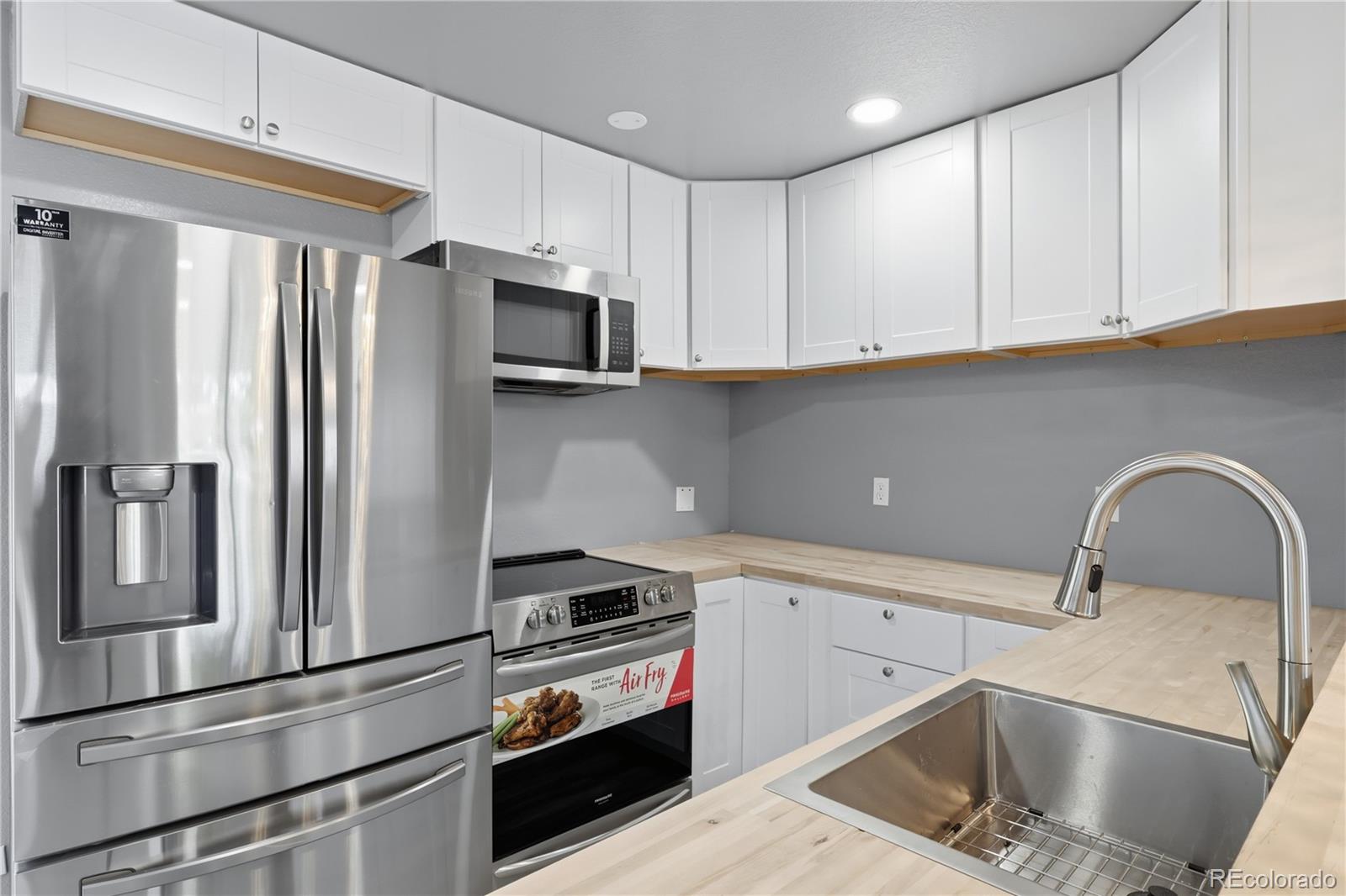 9465 Damon Dr, Denver, CO 80260 photo
