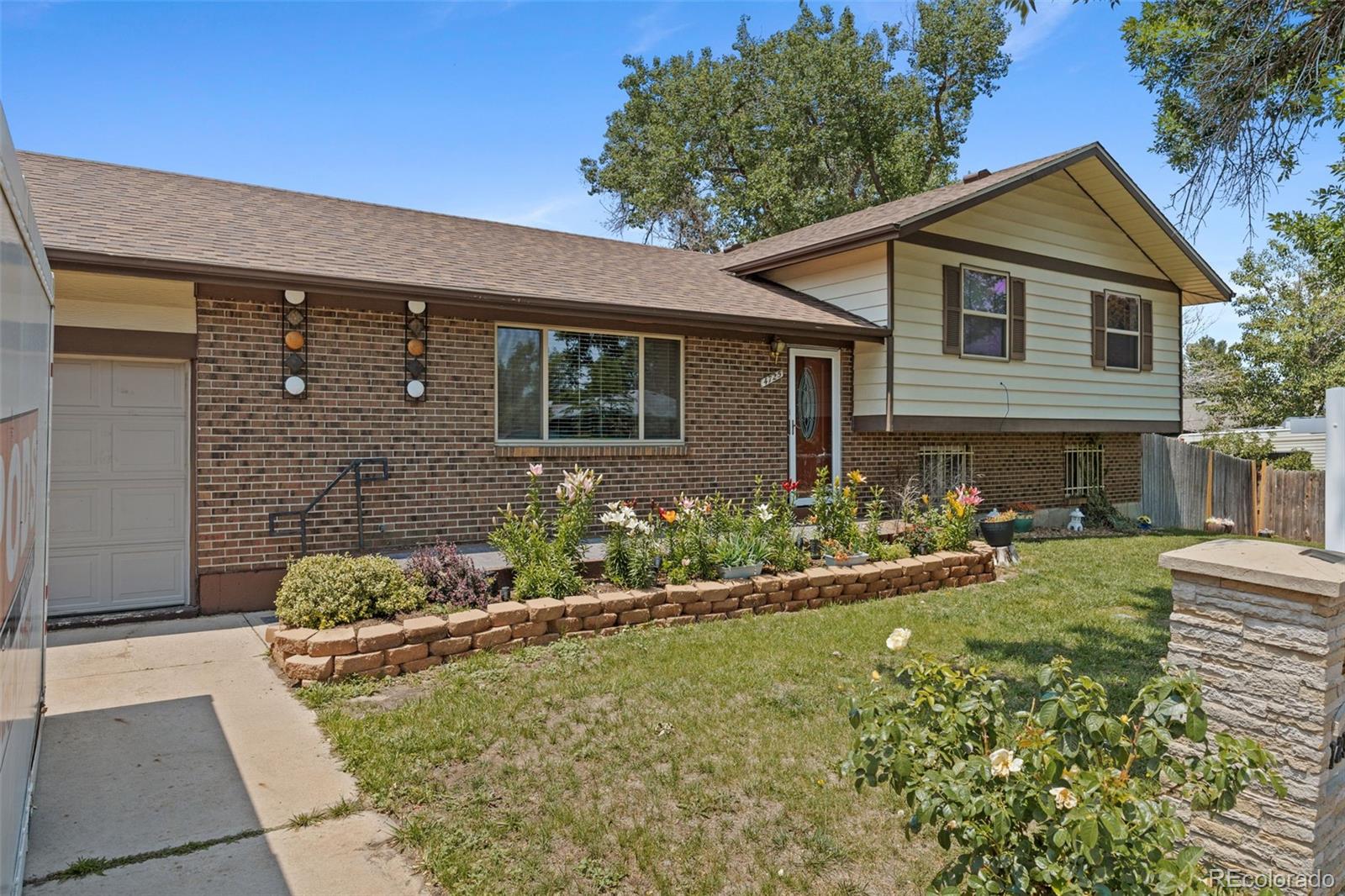 4725 Topeka Ct, Denver, CO 80239 photo