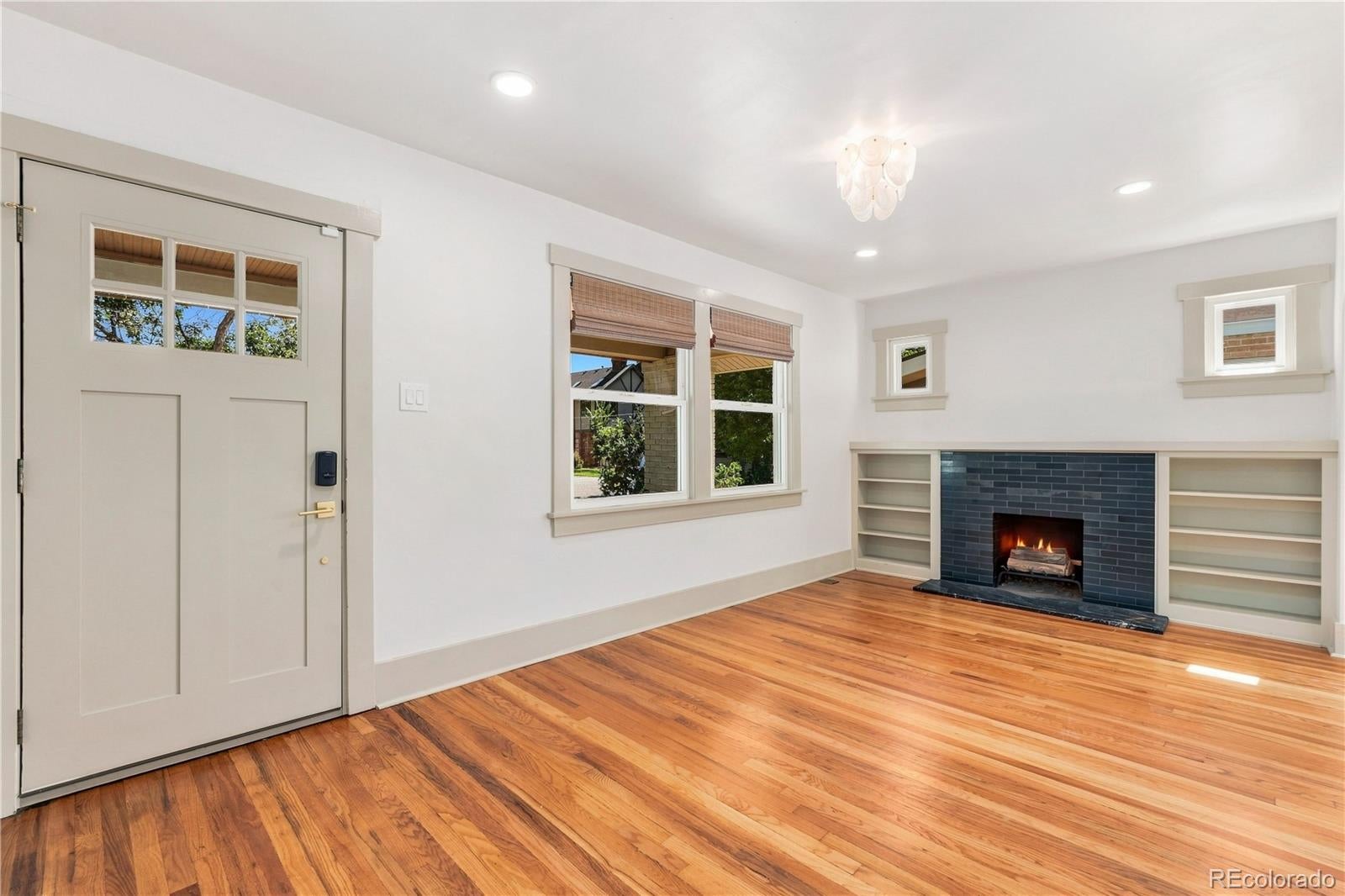 2589 N Glencoe St, Denver, CO 80207 photo