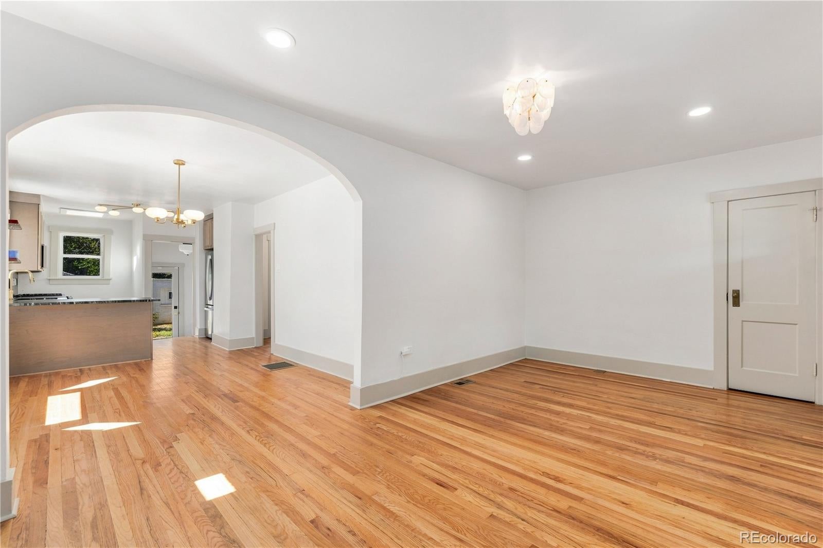 2589 N Glencoe St, Denver, CO 80207 photo