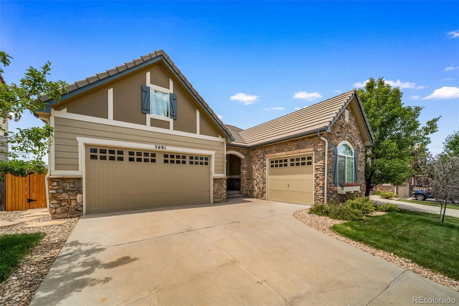 5691 S Catawba Way, Aurora, CO 80016 photo