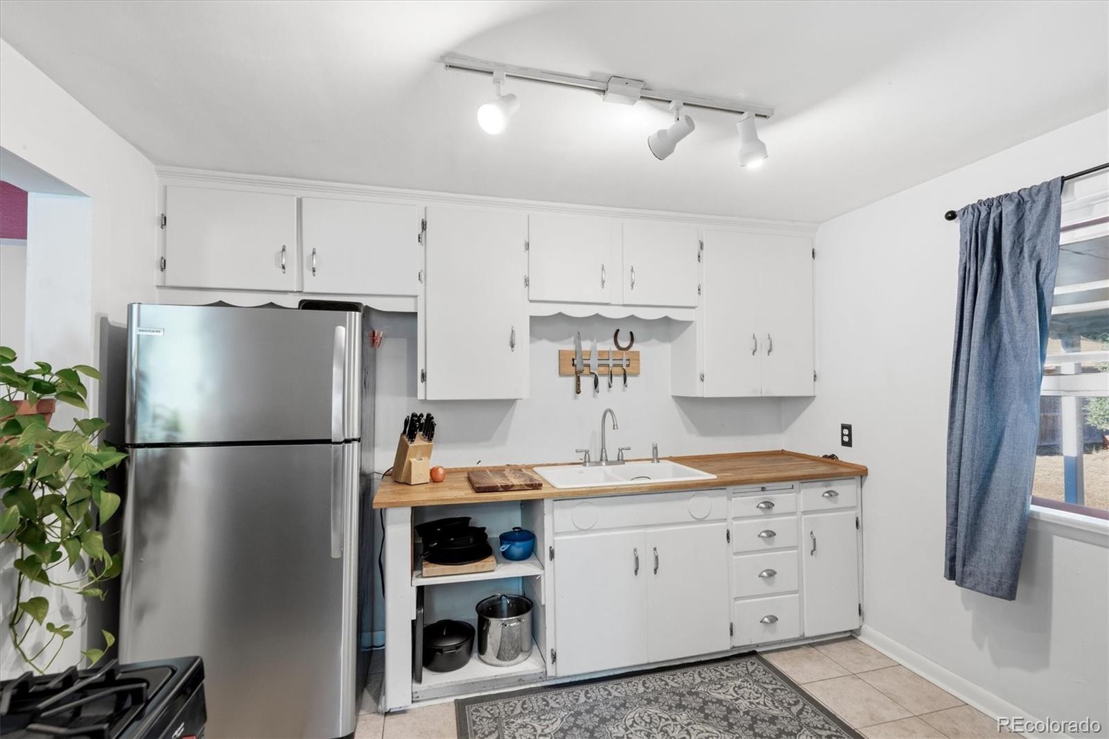195 Perry St, Denver, CO 80219 photo