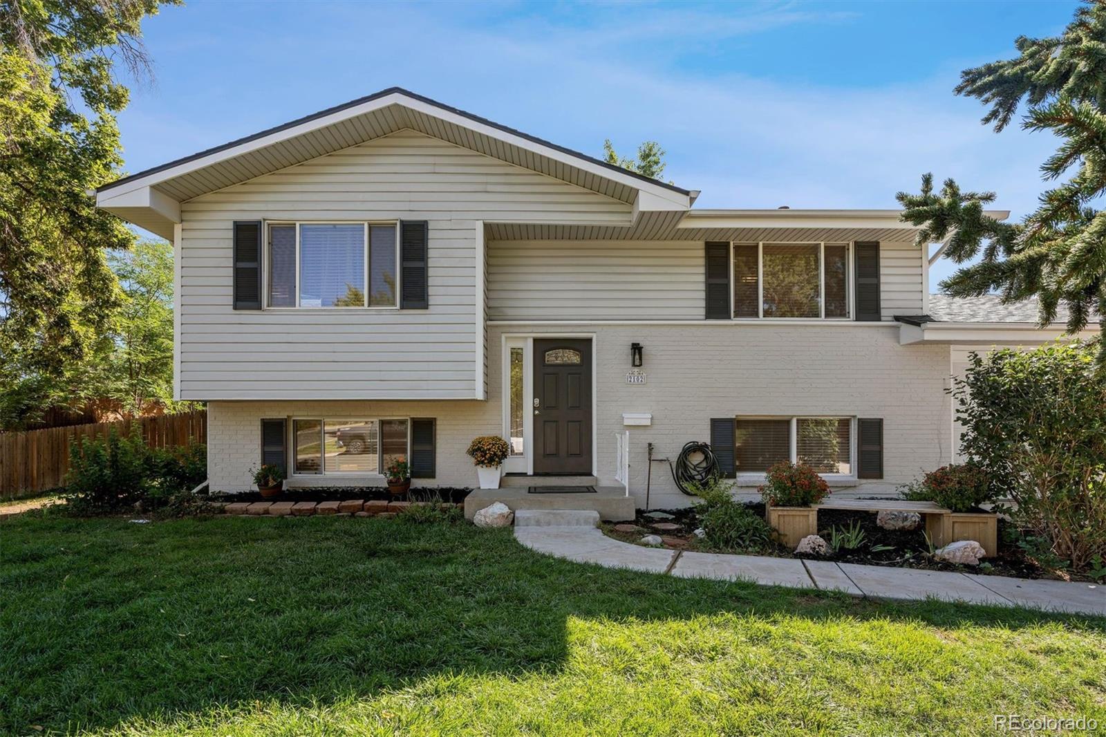 2102 Brentwood St, Lakewood, CO 80227