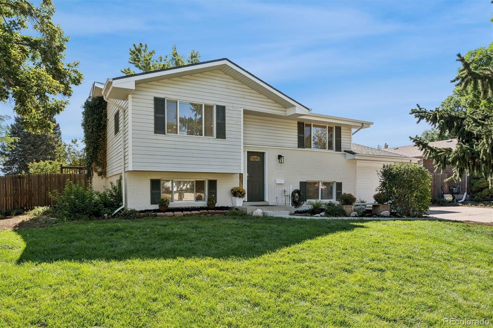 2102 S Brentwood St, Lakewood, CO 80227 photo