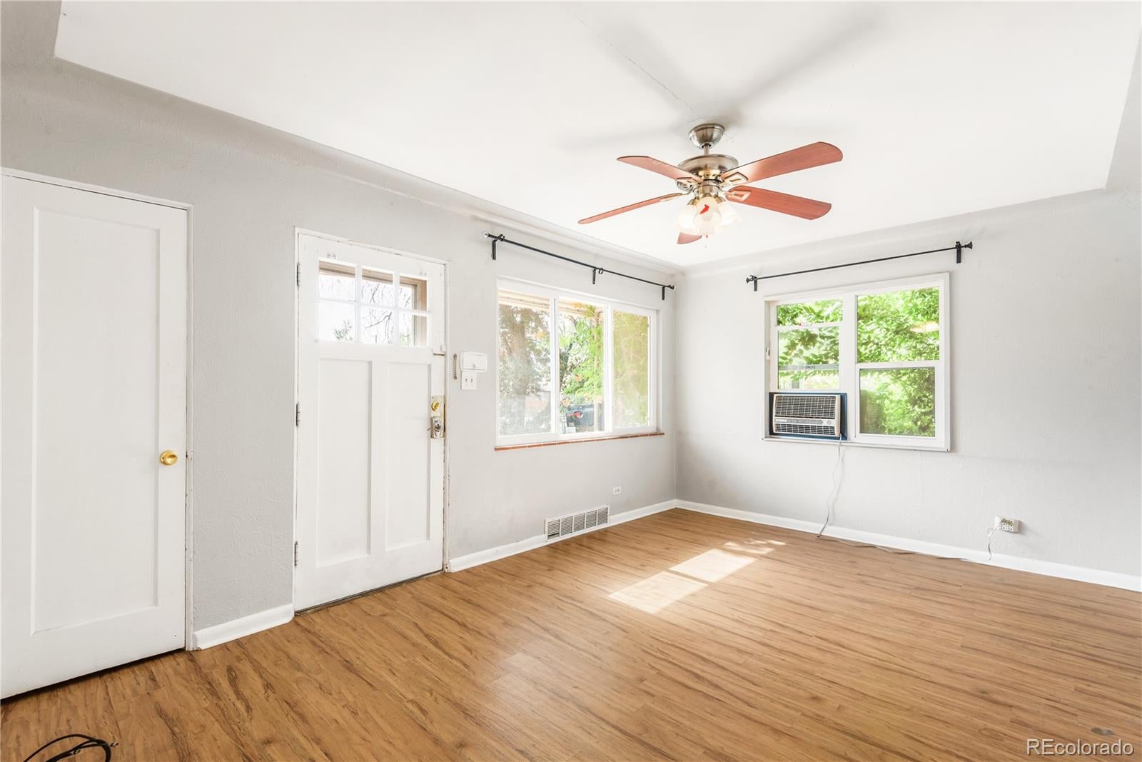 985 Xavier St, Denver, CO 80204 photo