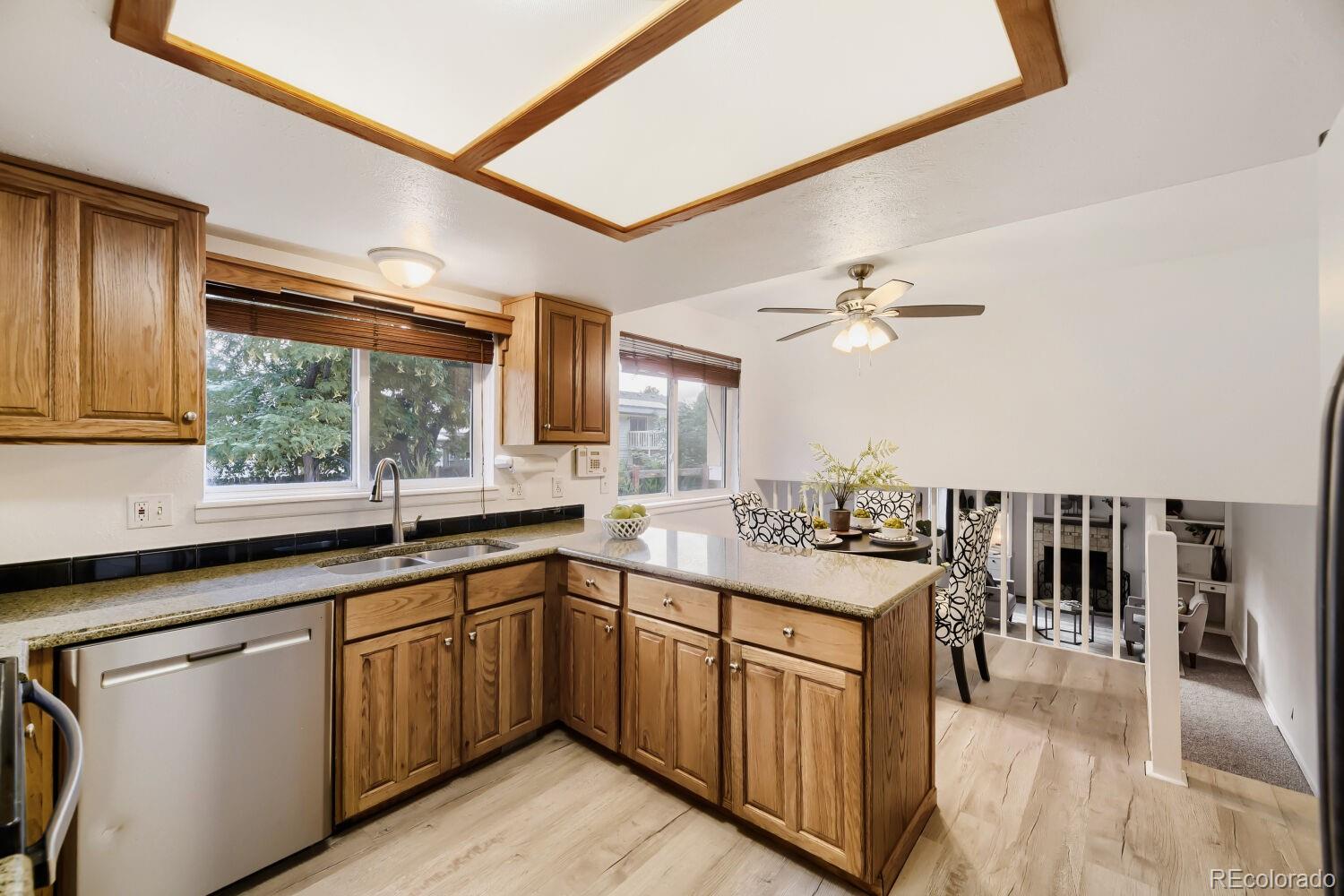 554 S Kittredge Way, Aurora, CO 80017 photo