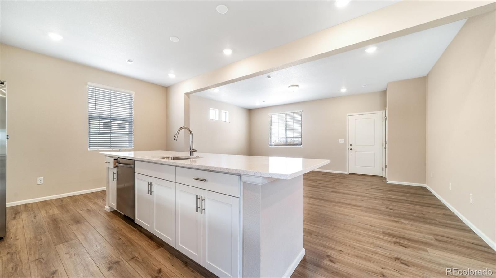 10152 Salem Ct, Commerce City, CO 80022 photo