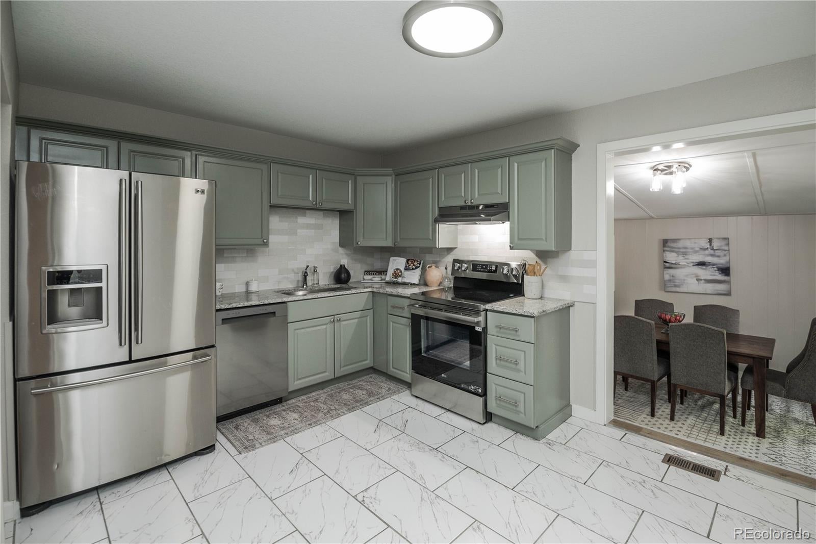 5553 Yost Ct, Denver, CO 80239 photo