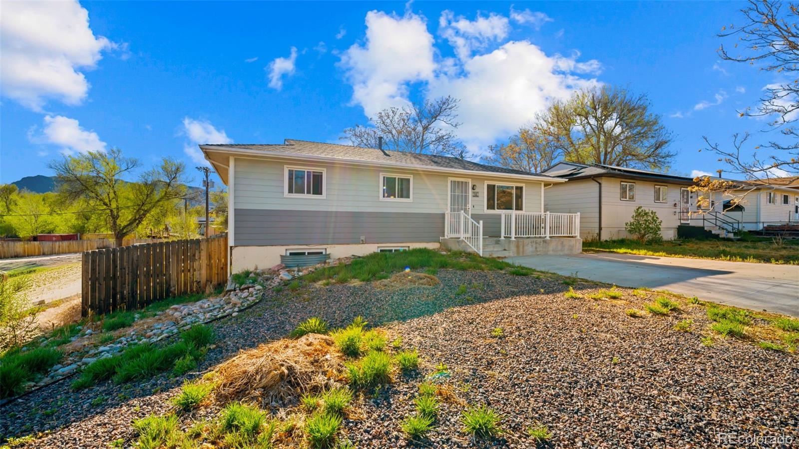 946 Hutchinson Dr, Colorado Springs, CO 80910 photo