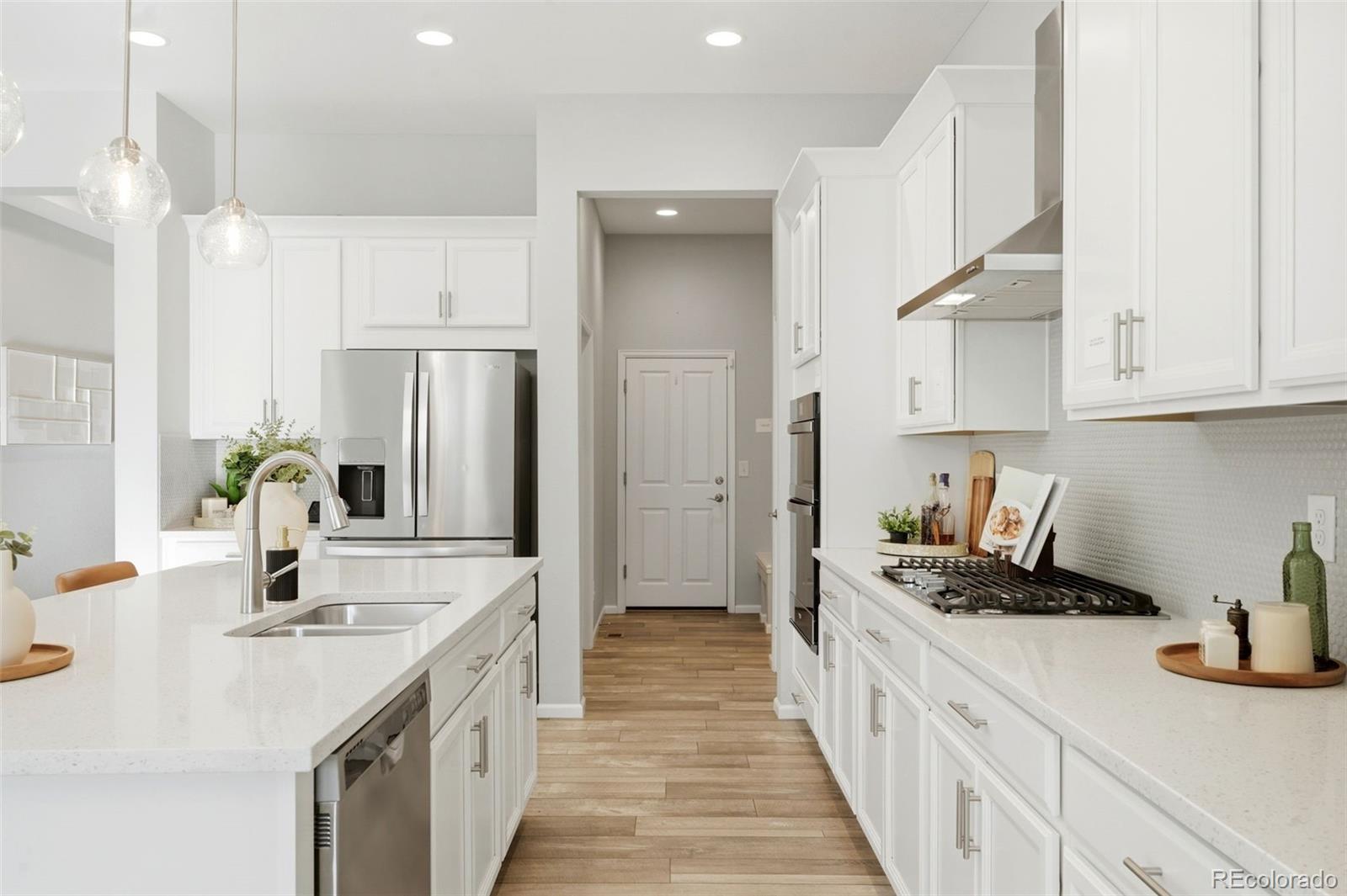 6807 S Riverwood Way, Aurora, CO 80016 photo