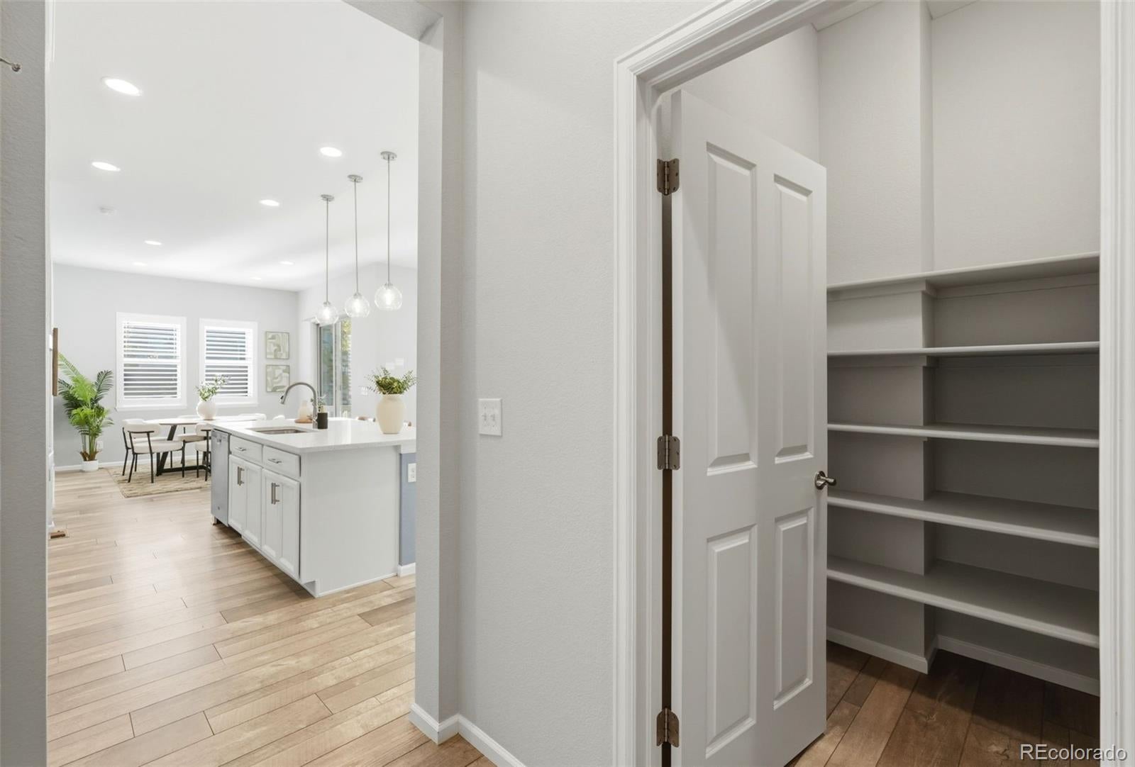 6807 S Riverwood Way, Aurora, CO 80016 photo