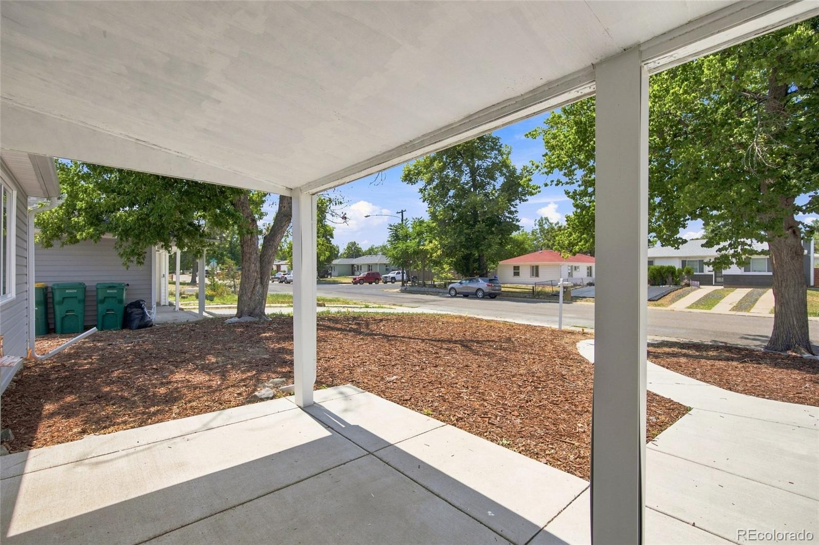 812 Geneva St, Aurora, CO 80010 photo
