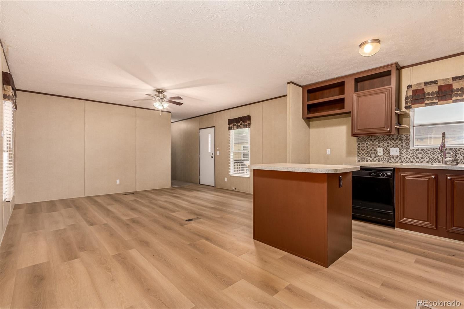 1614 Van Buren Way, Aurora, CO 80011 photo