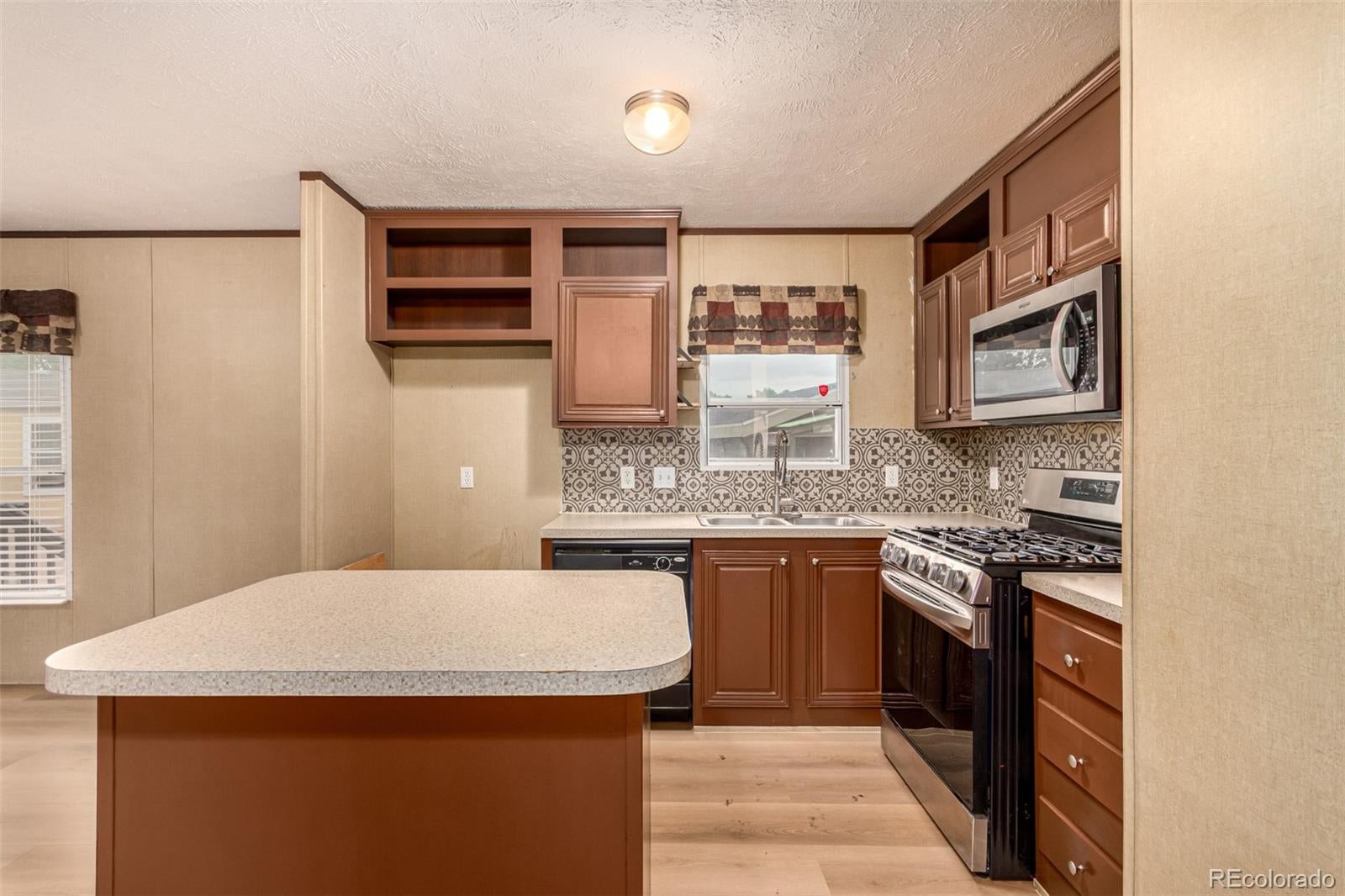 1614 Van Buren Way, Aurora, CO 80011 photo