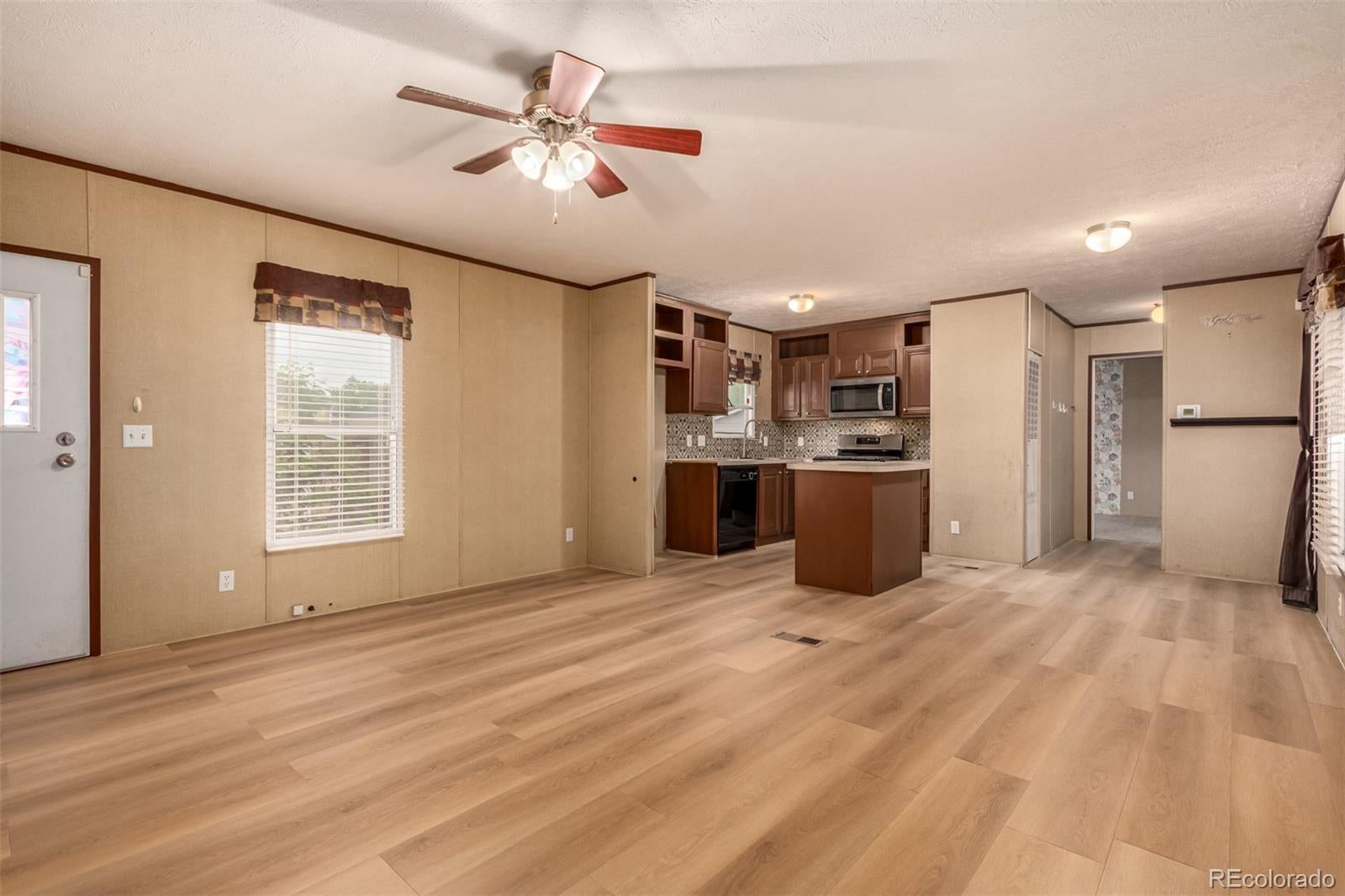 1614 Van Buren Way, Aurora, CO 80011 photo