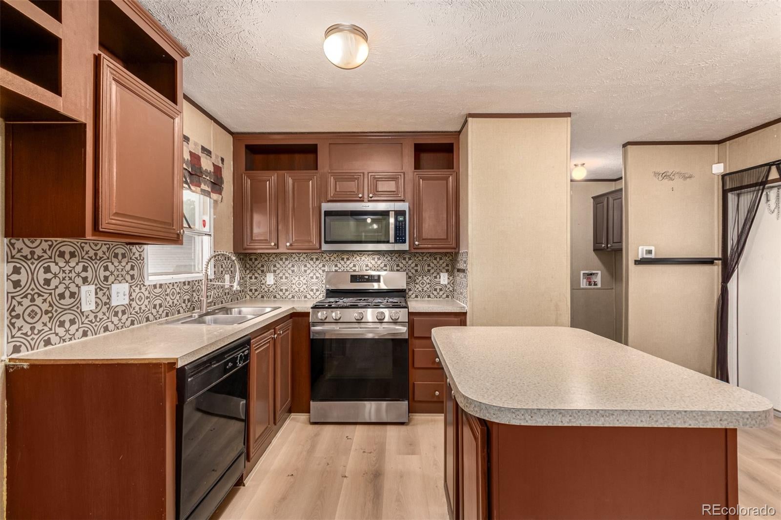 1614 Van Buren Way, Aurora, CO 80011 photo