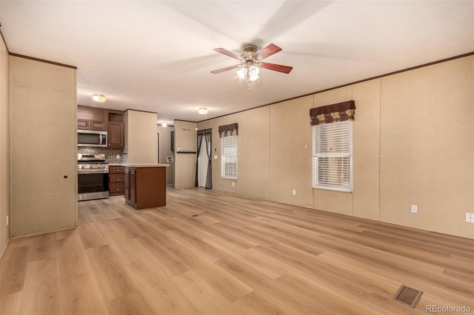 1614 Van Buren Way, Aurora, CO 80011 photo