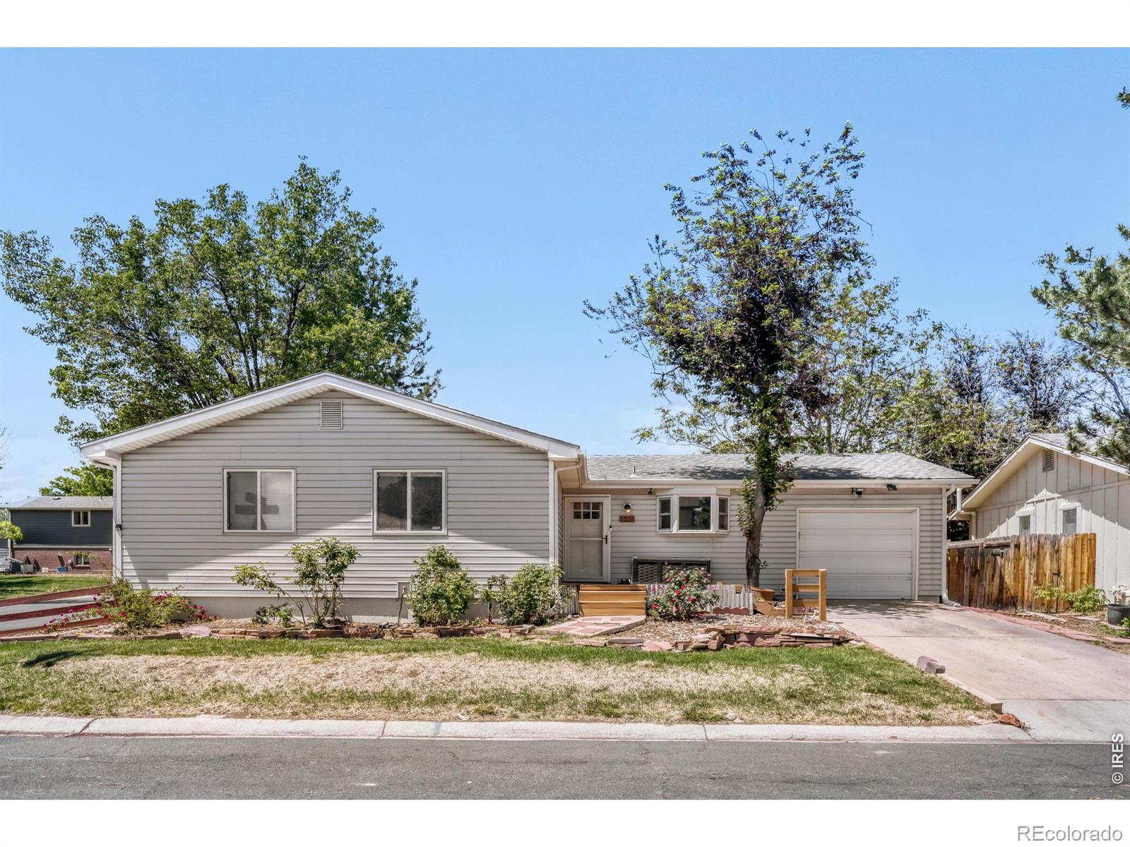 445 Hickory Pl, Broomfield, CO 80020 photo