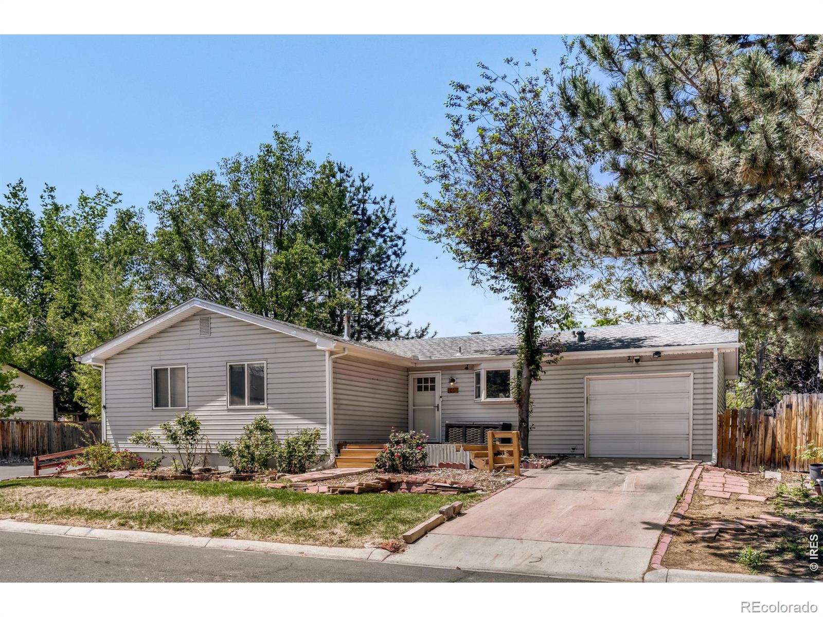 445 Hickory Pl, Broomfield, CO 80020 photo