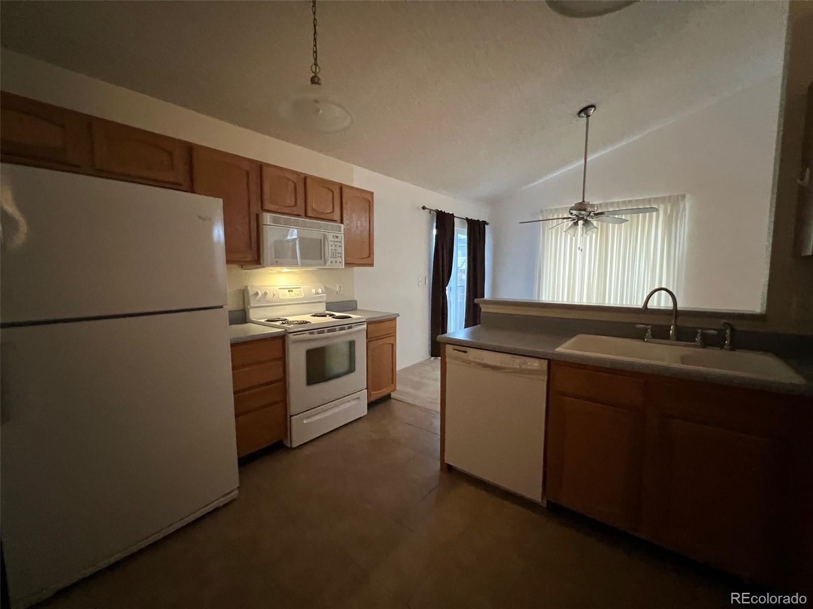 5184 S Liverpool Way, Aurora, CO 80015 photo