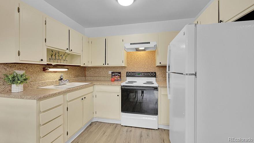 725 S Clinton St #1 B, Denver, CO 80247 photo