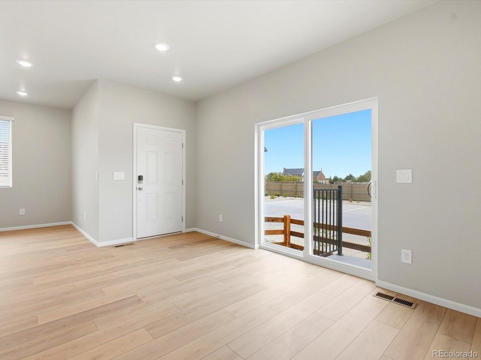 2197 E 164 Ave, Thornton, CO 80602 photo