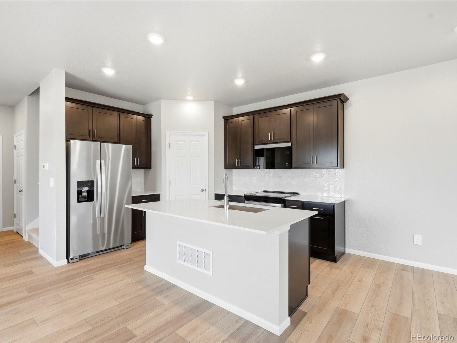 2197 E 164 Ave, Thornton, CO 80602 photo