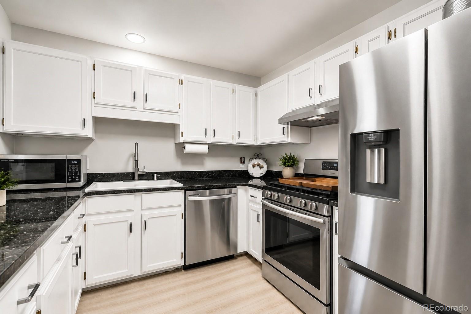 2058 S Balsam St, Lakewood, CO 80227 photo