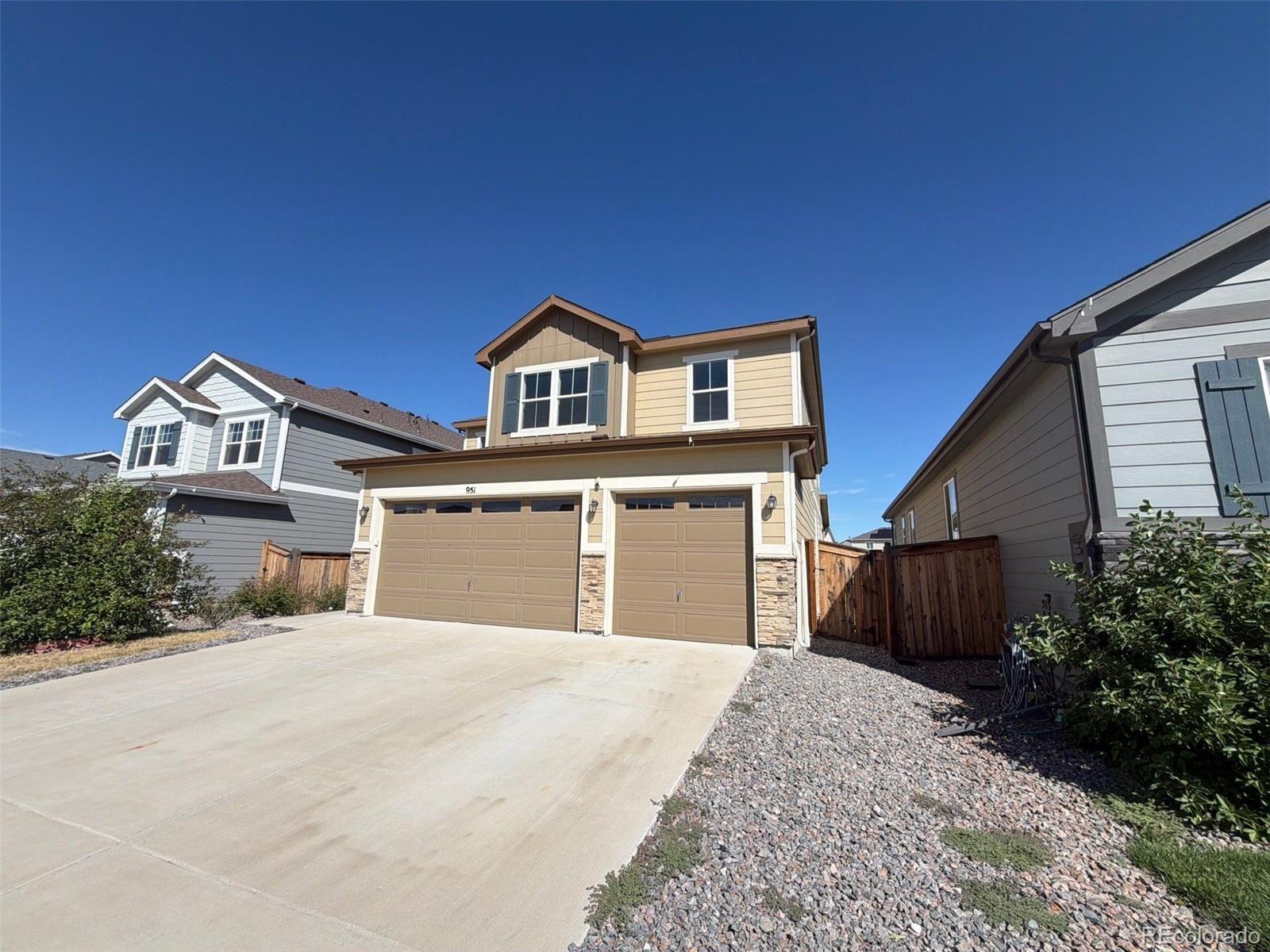 951 N Vandriver Way, Aurora, CO 80018 photo