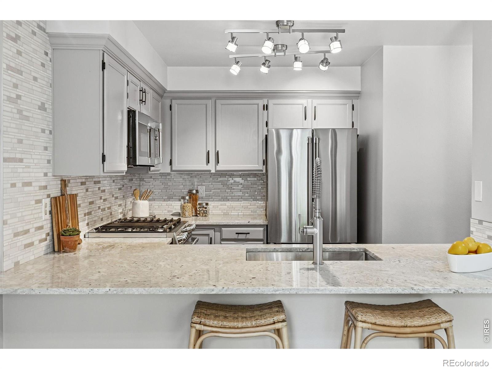 2892 Long Cir, Littleton, CO 80120