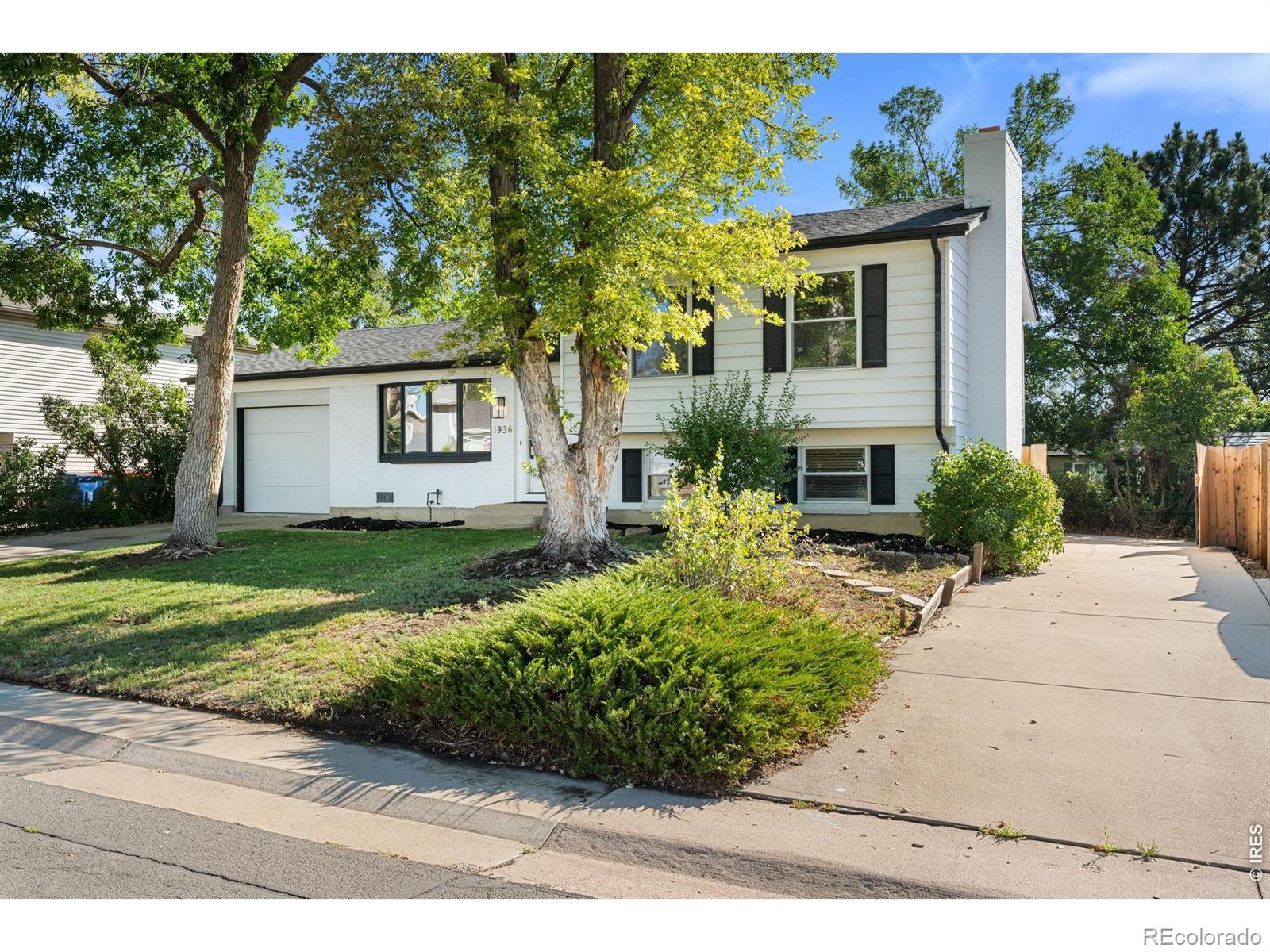 1936 Cottonwood St, Broomfield, CO 80020 photo