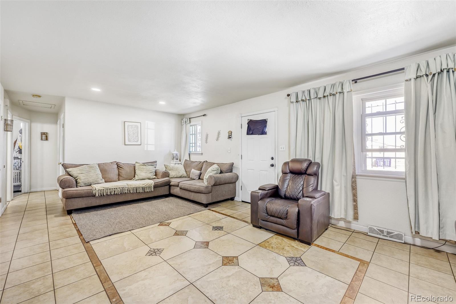 7391 Bronco Rd, Denver, CO 80221 photo