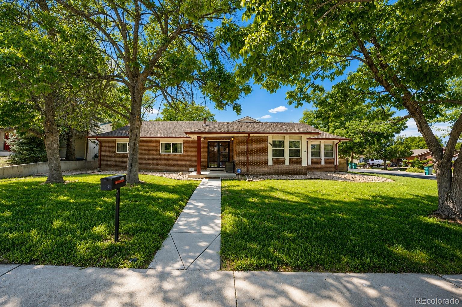 205 Tucson Cir, Aurora, CO 80012