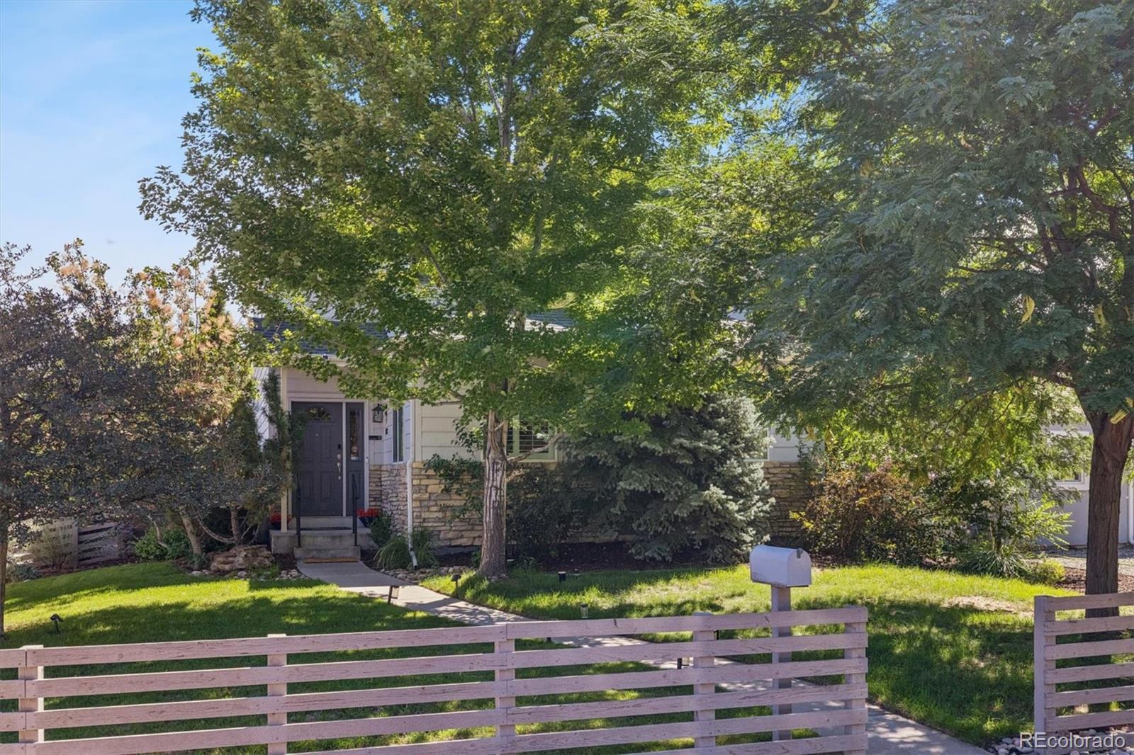902 Leyden St, Denver, CO 80224