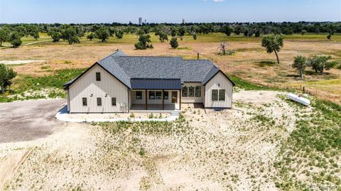 Single Family Residence in Byers CO 320 S County Road 173.jpg