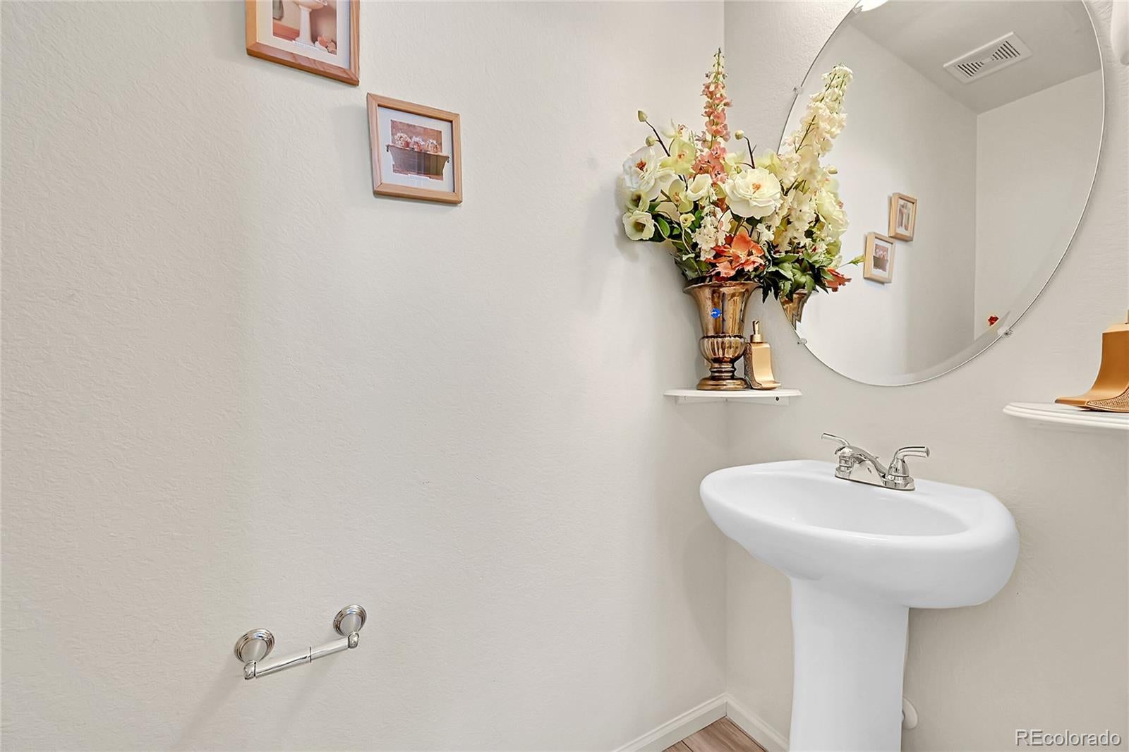 10096 Zeno St, Commerce City, CO 80022 photo