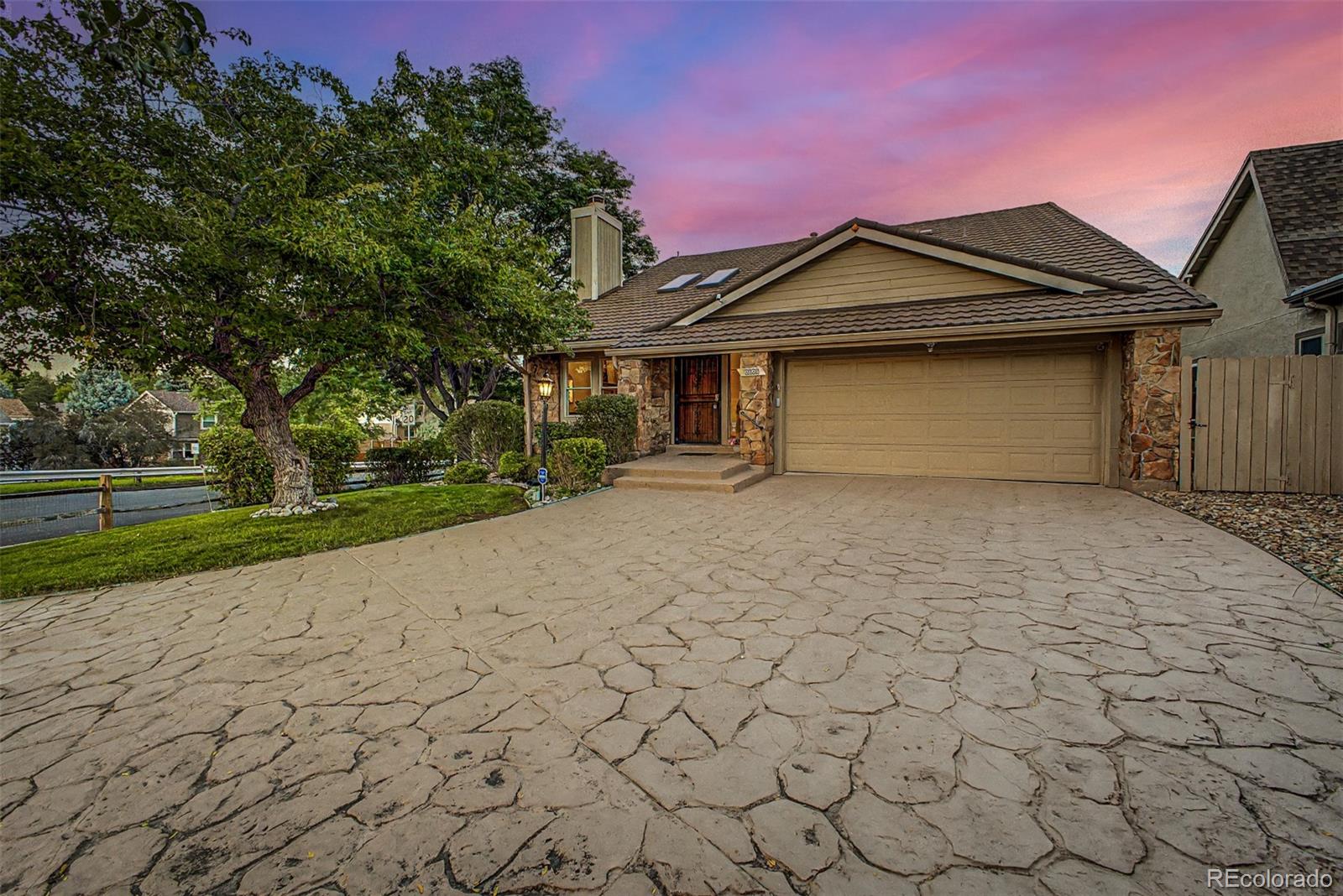 9896 Maplewood Cir, Englewood, CO 80111