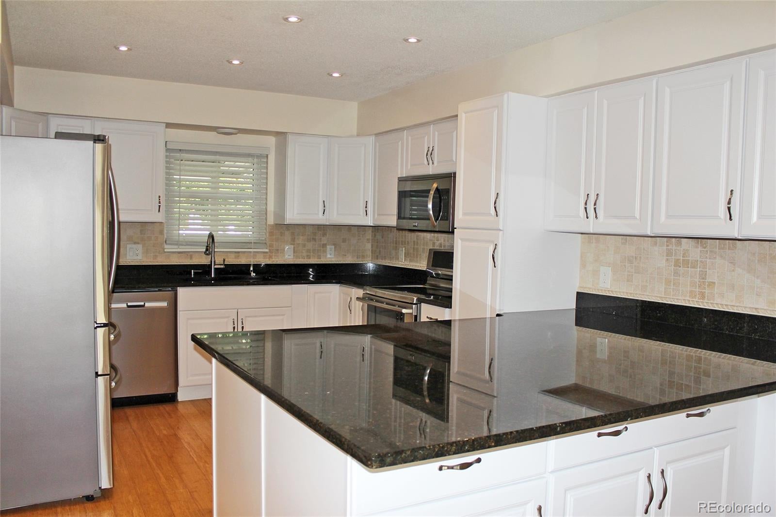 2734 S Heather Gardens Way, Aurora, CO 80014 photo