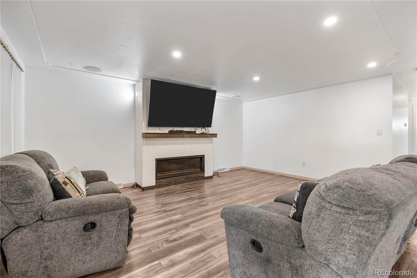 1093 S Holland St, Lakewood, CO 80226 photo