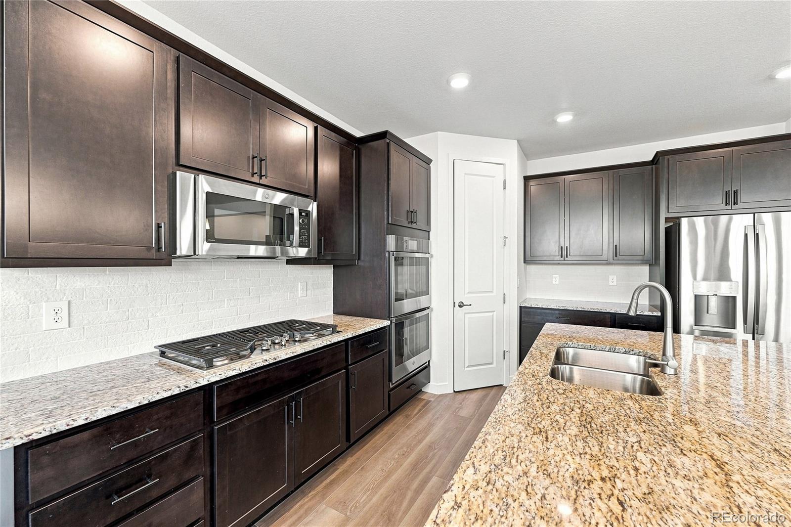 2573 Knobbie Cir, Castle Rock, CO 80109 photo
