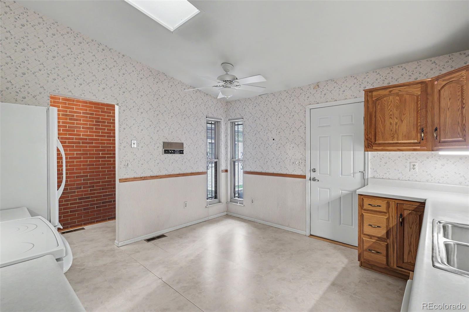 538 Lakewood Cir, Colorado Springs, CO 80910 photo