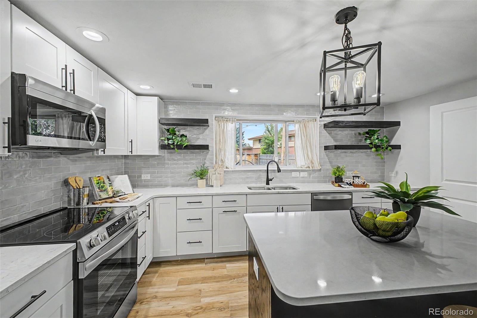 660 S Arbutus St, Lakewood, CO 80228 photo