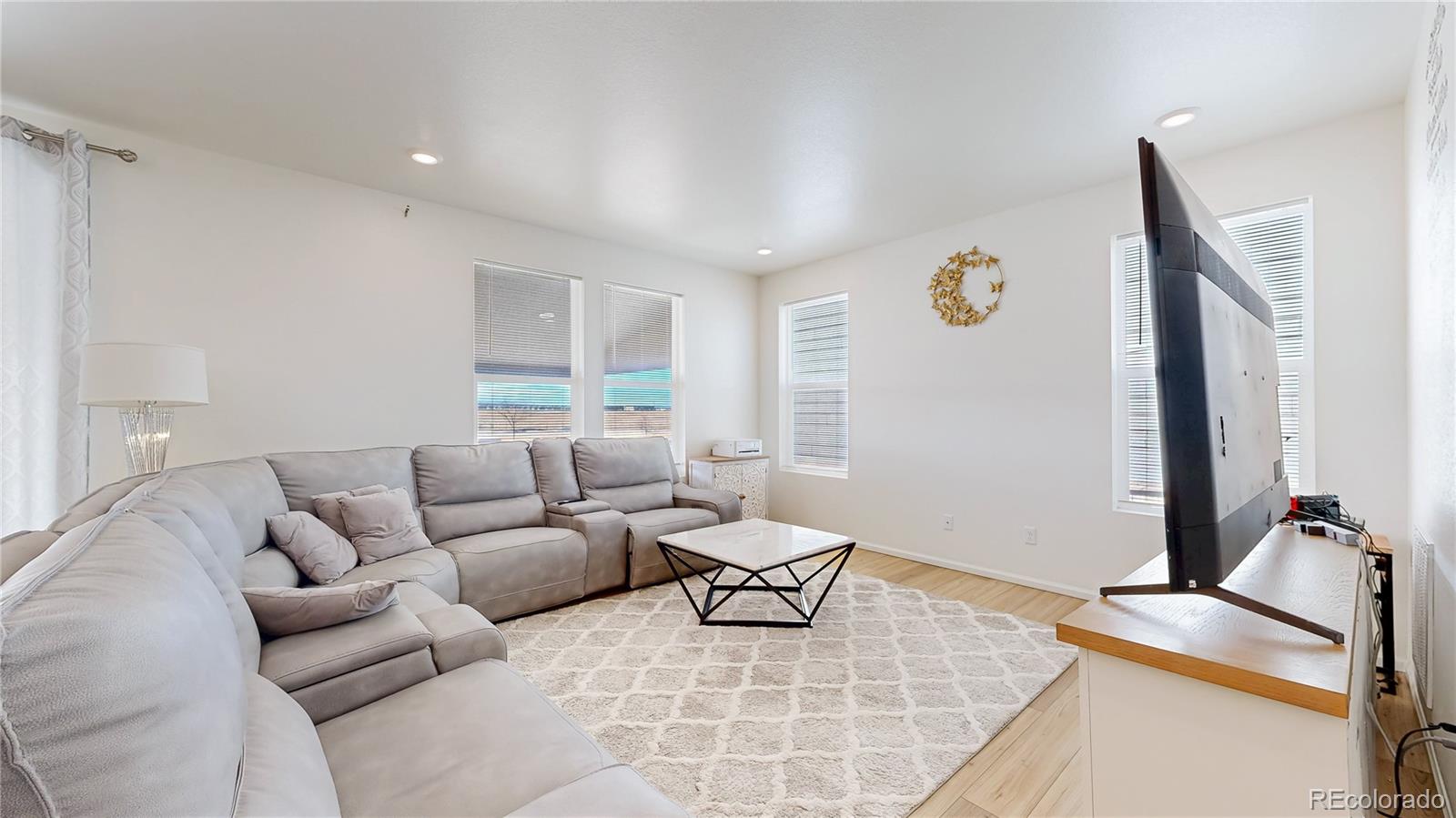 27584 E 6 Dr, Aurora, CO 80018 photo