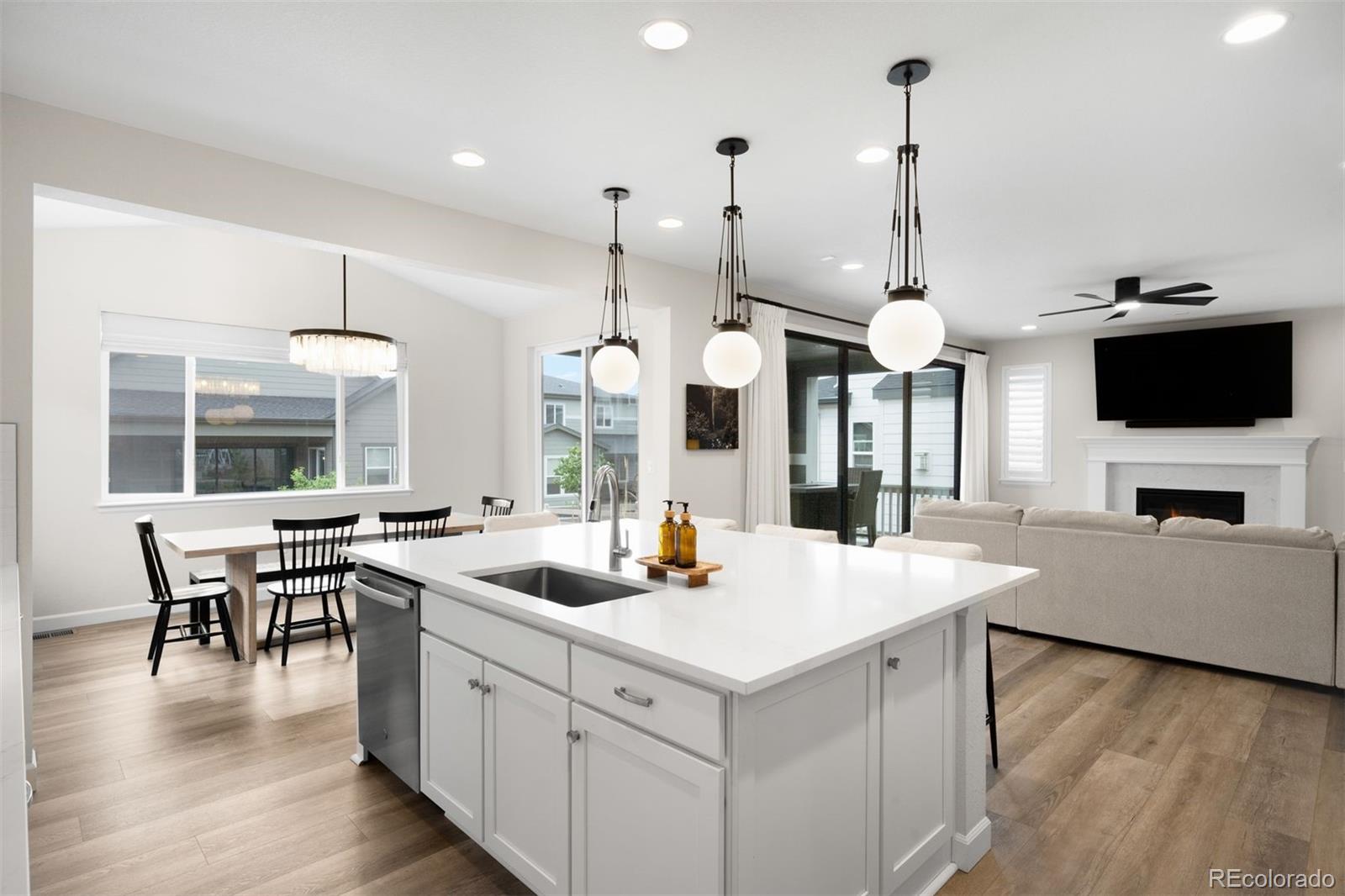 8927 Swan River St, Littleton, CO 80125 photo
