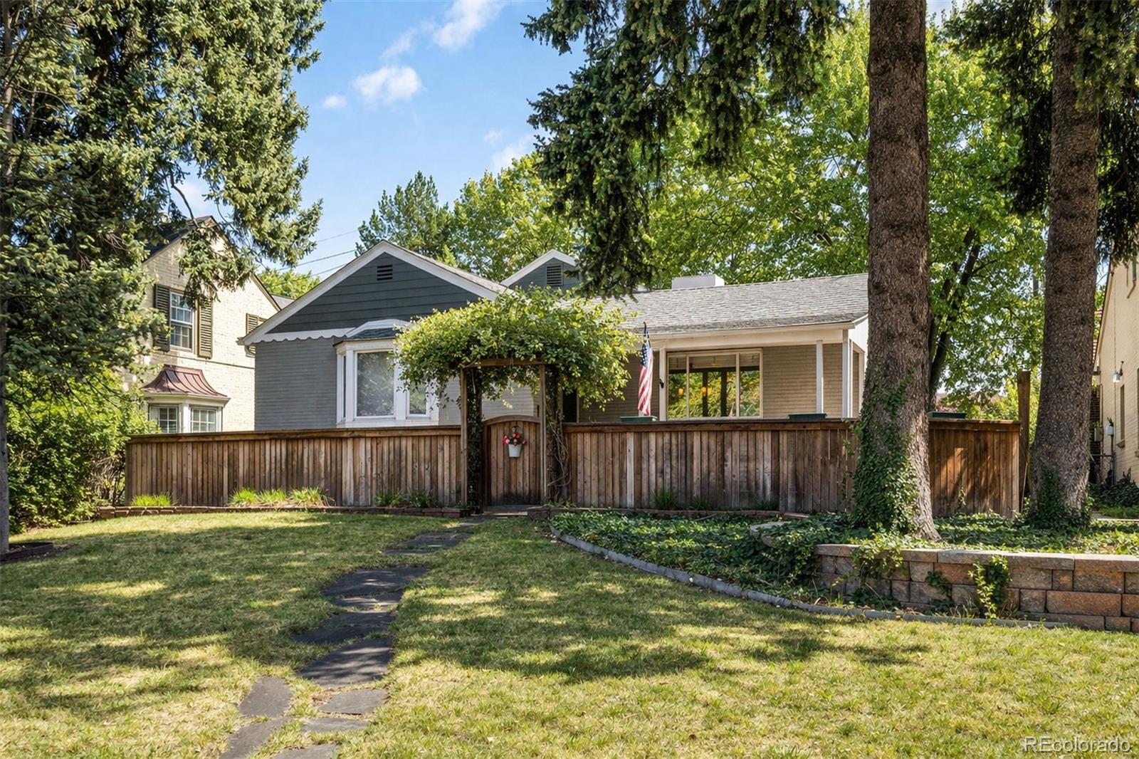 1130 Monaco Pkwy, Denver, CO 80220