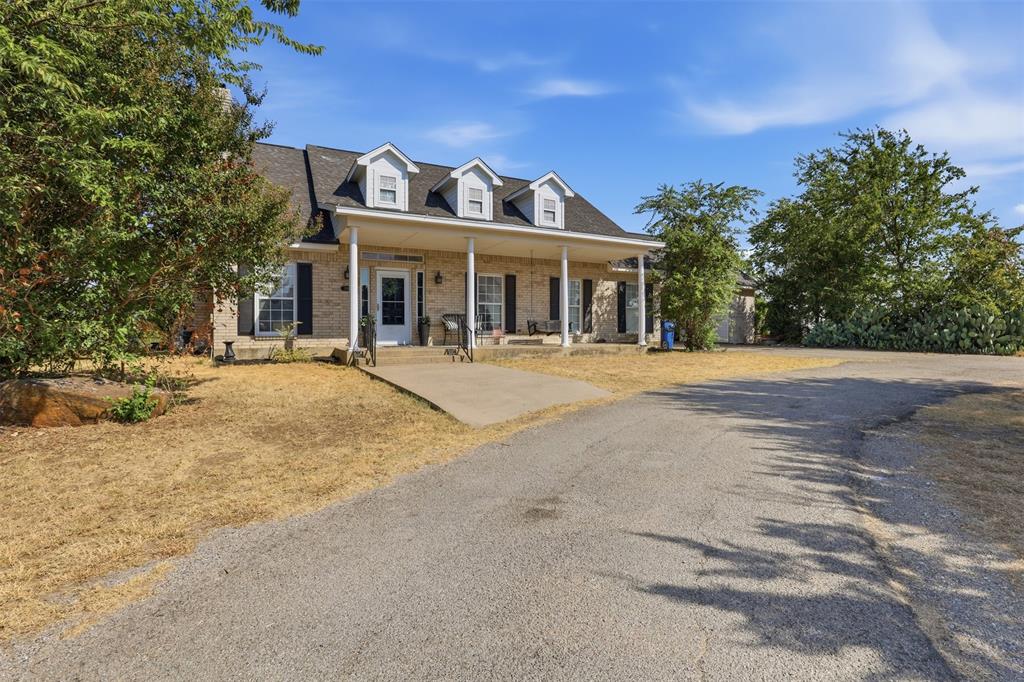 2116 Woodard Ave, Cleburne, TX 76033 photo
