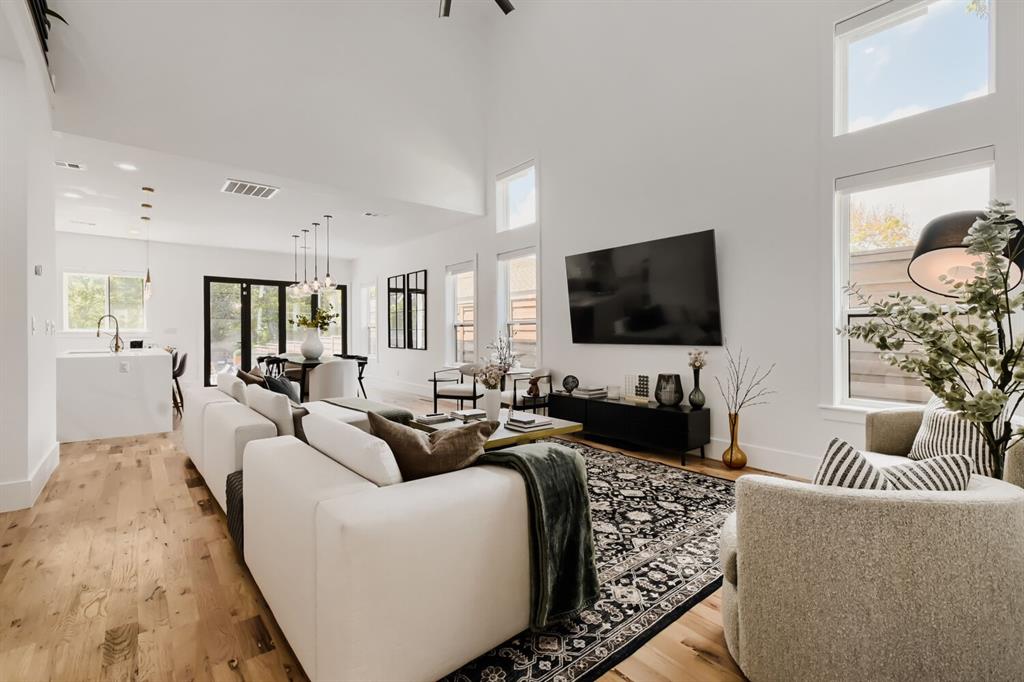2824 Cain Blvd, Dallas, TX 75211 photo