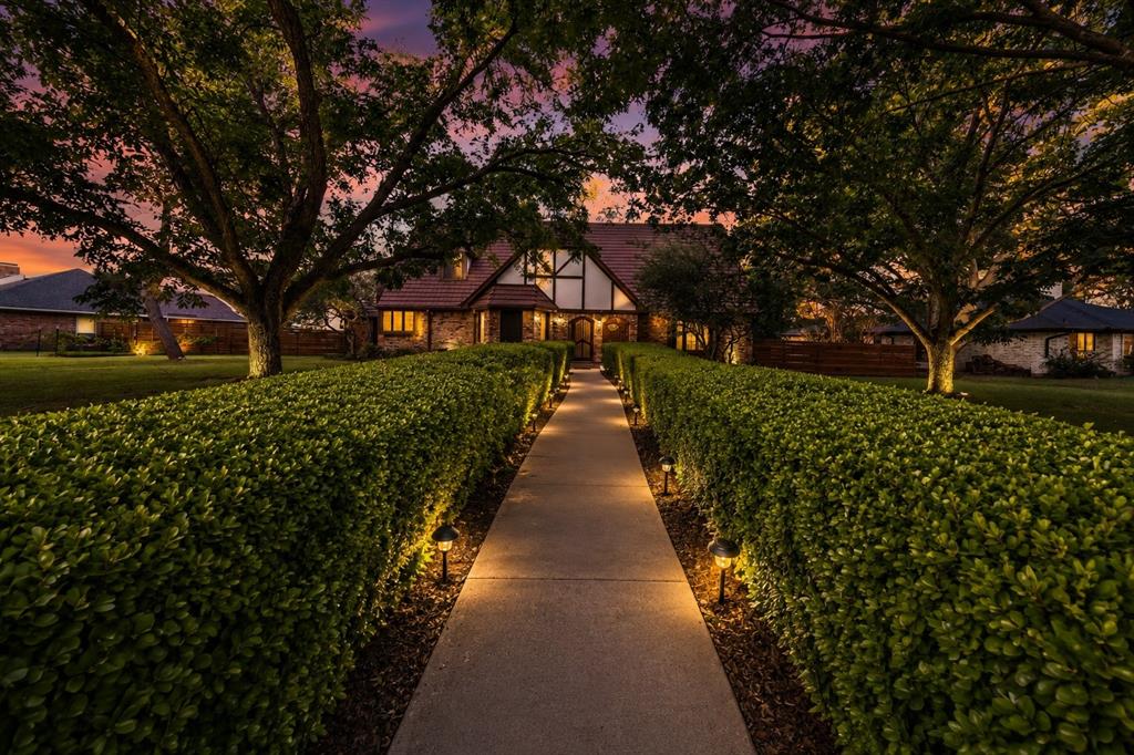 212 Magic Ln, Sunnyvale, TX 75182