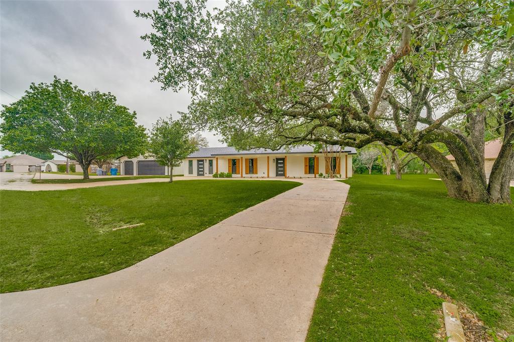 512 Grandview Dr, Granbury, TX 76049 photo